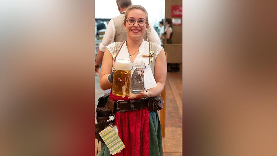 Die Partybilder vom Sonntag, 9. August, aus dem Festzelt Krönner. Die Partybilder vom Sonntag, 9. August, aus dem Festzelt Krönner.