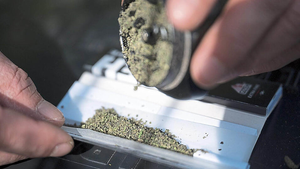 Der private Anbau von drei Marihuana-Pflanzen pro Erwachsenem ist jetzt erlaubt, au&szlig;erdem der Besitz von 25 Gramm (&Ouml;ffentlichkeit) beziehungsweise 50 Gramm (Zuhause).