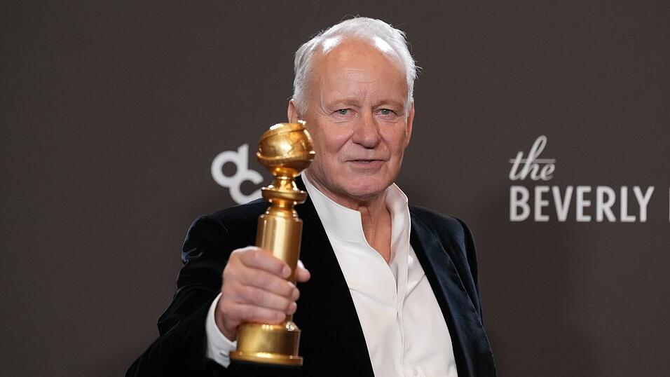 Skarsg&aring;rd mit seiner Auszeichnung.