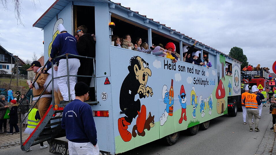 Beste Stimmung herrschte beim Rosenmontagszug in Geisenhausen.