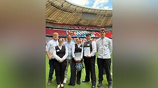 Nachwuchs auf Top-Niveau und Teamgeist unterm Arena-Dach: (v.l.) Jonas Lenz, Jessica Jando, Stefan Obermüller, Shakhida Ruzieva, Nazar Turdubekov und Vincent Brico Nachwuchs auf Top-Niveau und Teamgeist unterm Arena-Dach: (v.l.) Jonas Lenz, Jessica Jando, Stefan Obermüller, Shakhida Ruzieva, Nazar Turdubekov und Vincent Brico