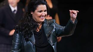 Die russische Starsopranistin Anna Netrebko hat wegen Erschöpfung mehrere Konzerte in der spanischen Hauptstadt Madrid abgesagt. (Archiv-Bild) Die russische Starsopranistin Anna Netrebko hat wegen Erschöpfung mehrere Konzerte in der spanischen Hauptstadt Madrid abgesagt. (Archiv-Bild)