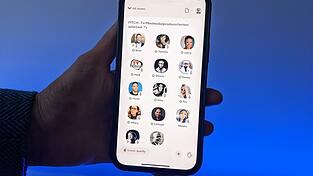 In den virtuellen Räumen können die User einem Audio-Chat anderer Clubhause-Nutzer zuhören oder sich aktiv an dem Gespräch beteiligen.