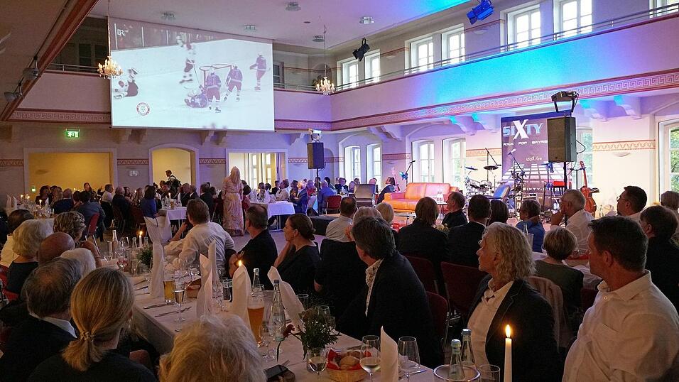 Los ging der Gala-Abend mit einem filmischen Rückblick auf die Erfolge.