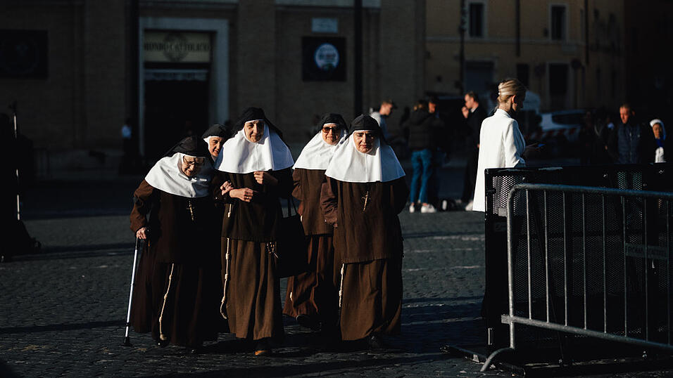 Fotograf Jan Saurer hielt die Stimmung rund um die Papstwahl fest.  Fotograf Jan Saurer hielt die Stimmung rund um die Papstwahl fest.