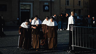 Fotograf Jan Saurer hielt die Stimmung rund um die Papstwahl fest.  Fotograf Jan Saurer hielt die Stimmung rund um die Papstwahl fest.