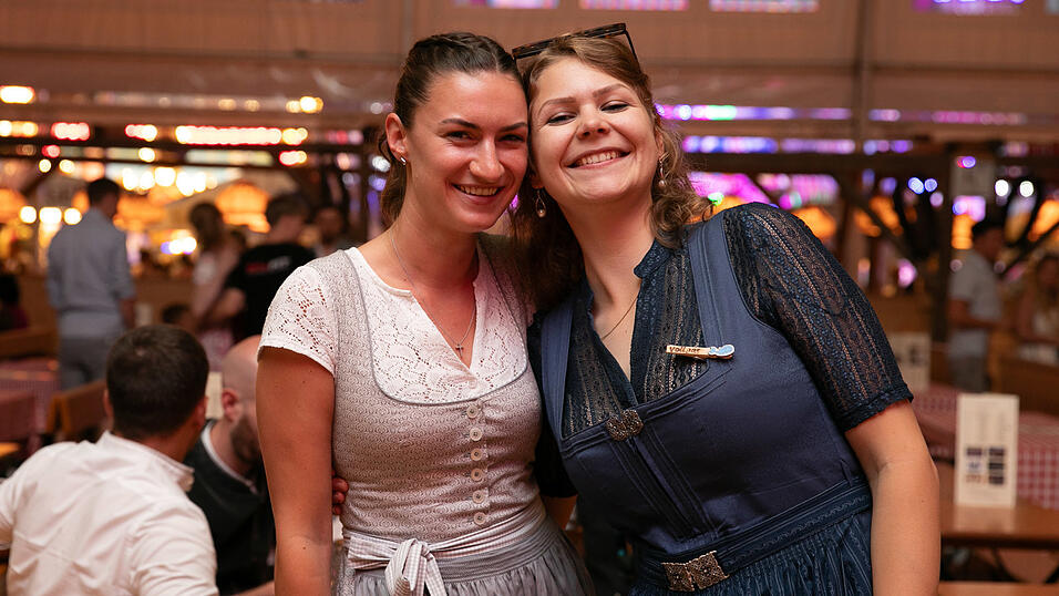 Die Partybilder vom Dienstag, 12. August, aus dem Festzelt Reisinger. Die Partybilder vom Dienstag, 12. August, aus dem Festzelt Reisinger.