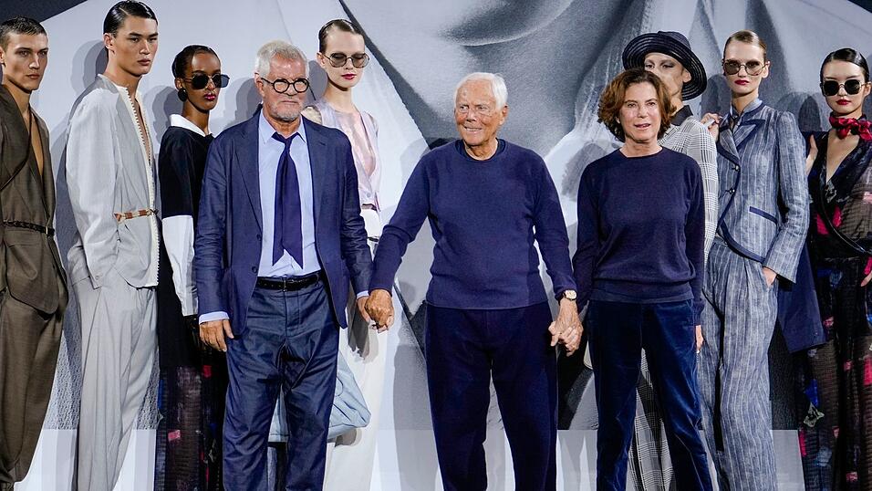 Vergangenes Jahr zeigte sich Armani auf dem Laufsteg mit Leo Dell'Orco und seiner Nichte Roberta. (Archivbild) Vergangenes Jahr zeigte sich Armani auf dem Laufsteg mit Leo Dell'Orco und seiner Nichte Roberta. (Archivbild)