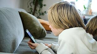 Die SPD fordert ein Social-Media-Verbot für Kinder unter 14. Die SPD fordert ein Social-Media-Verbot für Kinder unter 14.