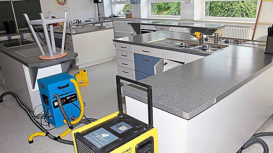In der Kastulus-Realschule surren in der Schulküche nach wie vor die Entfeuchter. In der Kastulus-Realschule surren in der Schulküche nach wie vor die Entfeuchter.
