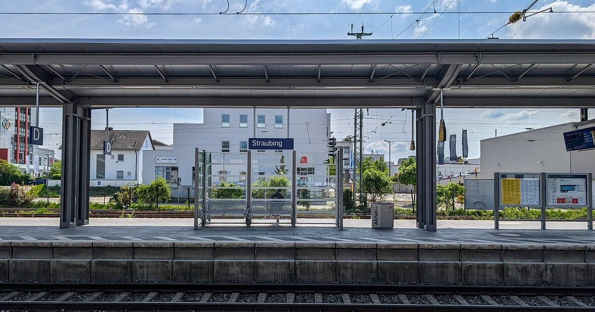 The ICE stops randomly in Straubing