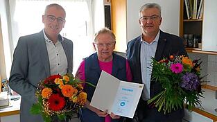 Am Montag überreichten Landrat Werner Bumeder und Bürgermeister Kargel die Auszeichnung persönlich.