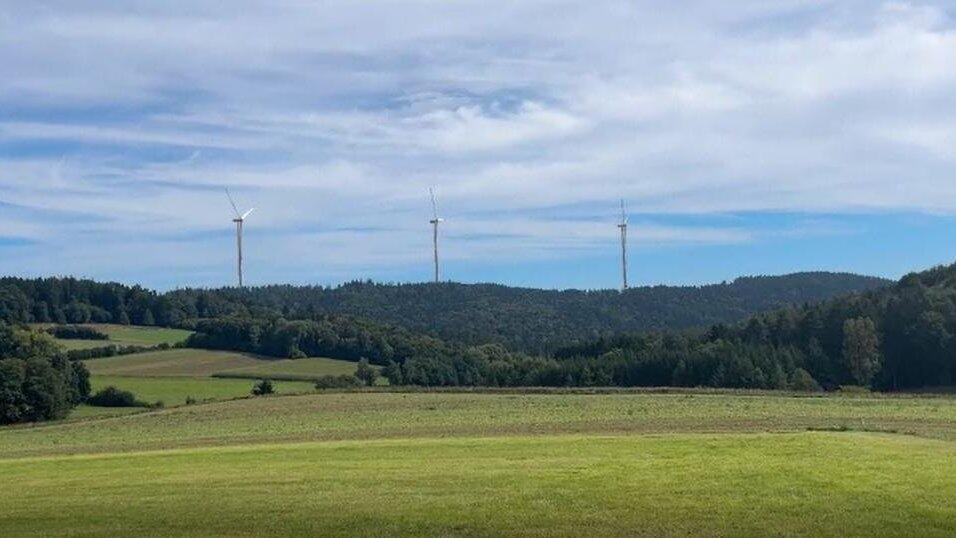 Eine der Windparks - von Bernried aus gesehen.