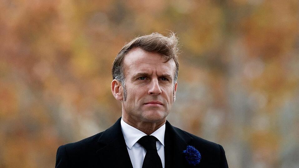 Der französische Präsident Emmanuel Macron soll einem Nahestehenden zufolge in der Phase der Resignation angelangt sein, der letzten vor der Akzeptanz der Tatsachen.