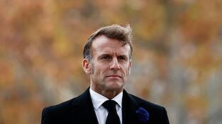 Der französische Präsident Emmanuel Macron soll einem Nahestehenden zufolge in der Phase der Resignation angelangt sein, der letzten vor der Akzeptanz der Tatsachen.