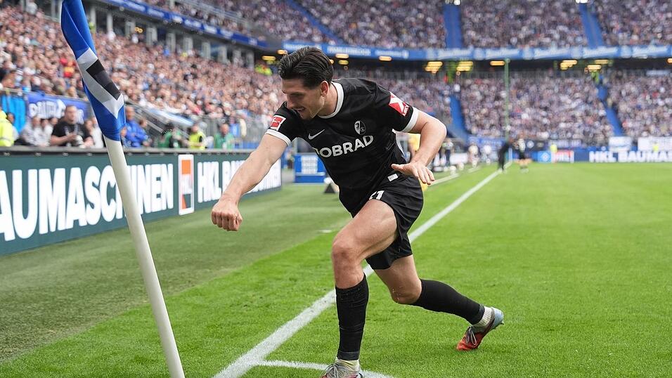 Umstrittener Jubel: Freiburgs Torschütze und Ex-St. Paulianer Igor Matanovic boxt eine HSV-Eckfahne nach seinem Treffer zum 1:1. Umstrittener Jubel: Freiburgs Torschütze und Ex-St. Paulianer Igor Matanovic boxt eine HSV-Eckfahne nach seinem Treffer zum 1:1.