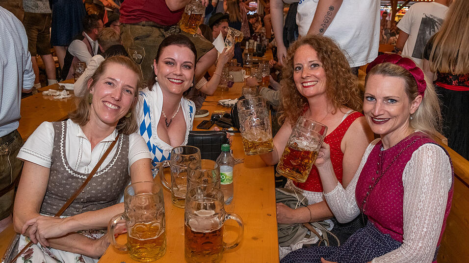 Die Partybilder vom Sonntag, 13. August 2023, aus dem Festzelt Nothaft. Die Partybilder vom Sonntag, 13. August 2023, aus dem Festzelt Nothaft.