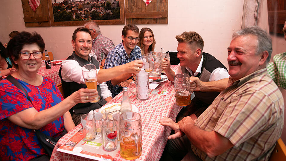 Die Partybilder vom Freitag, 8. August, aus dem Festzelt Greindl. Die Partybilder vom Freitag, 8. August, aus dem Festzelt Greindl.