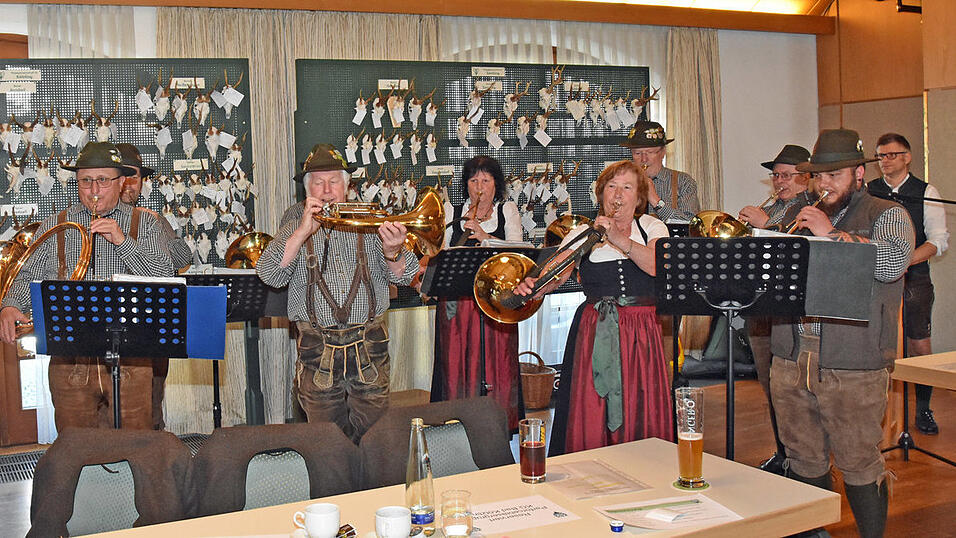 Die Parforcehornbl&auml;ser der BJV-Kreisgruppe Bad K&ouml;tzting verbliesen bei der Pflichthegeschau am Sonntag die Strecke.