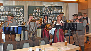 Die Parforcehornbl&auml;ser der BJV-Kreisgruppe Bad K&ouml;tzting verbliesen bei der Pflichthegeschau am Sonntag die Strecke.