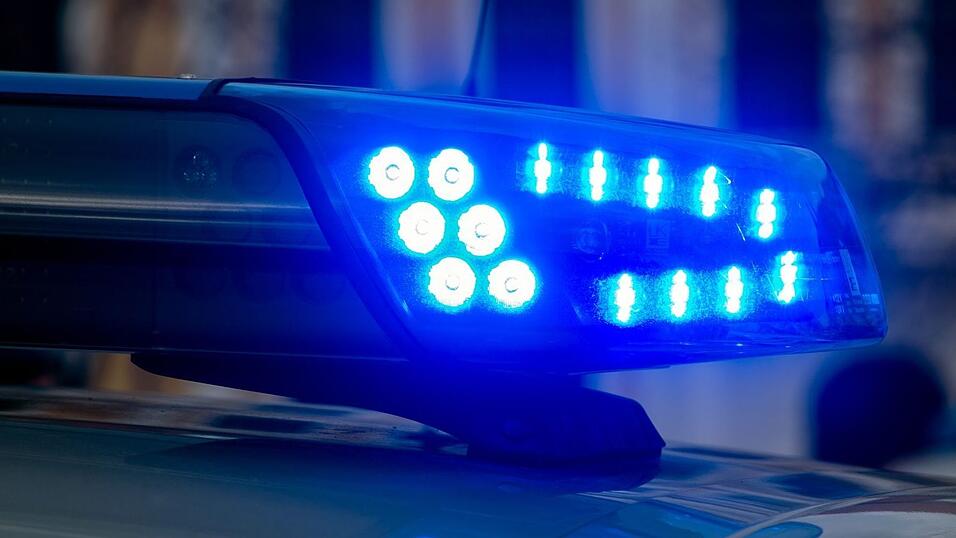 Die Polizei vermutet Unachtsamkeit oder einen Fahrfehler als Unfallursache. (Symbolbild)