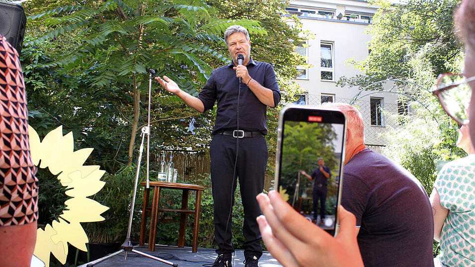 Robert Habeck geh&ouml;ren die Aufmerksamkeit und die B&uuml;hne. Nach dem Mittwoch liegen die Hoffnungen der Partei mehr denn je auf ihm.