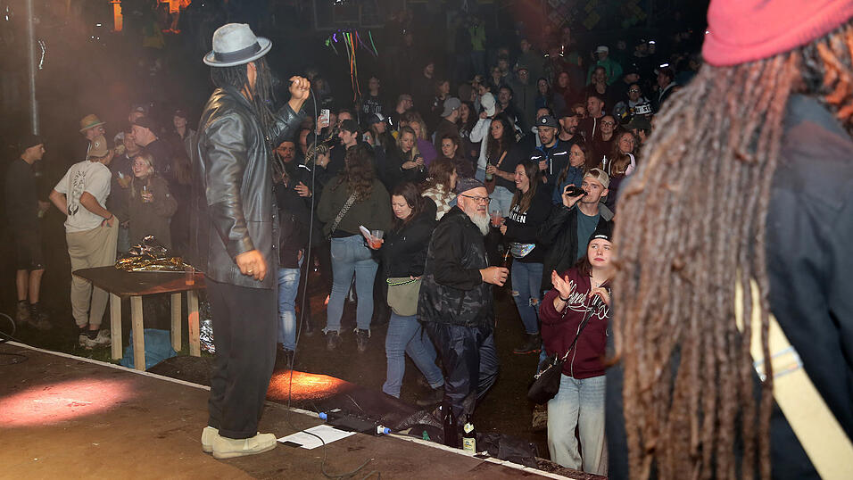 Der Reggae kam mit. „Unlimited Culture“ zum Labertalfestival. Der Reggae kam mit. „Unlimited Culture“ zum Labertalfestival.