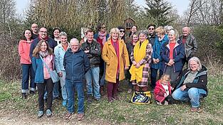 Auch einige „Opas“ waren beim Spaziergang dabei. Auch einige „Opas“ waren beim Spaziergang dabei.