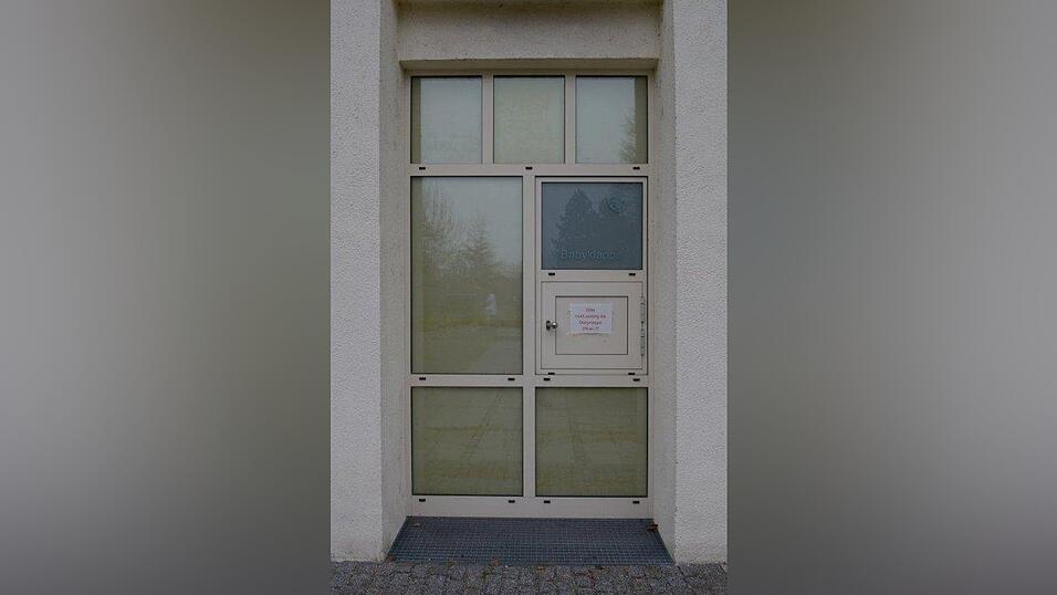 Die Babyklappe wird leider aus Neugier und Unverst&auml;ndnis oft ge&ouml;ffnet und l&ouml;st nach dem Schlie&szlig;en Fehlalarm aus. Nachgeschaut wird aber nat&uuml;rlich immer. Foto: Ulli Scharrer