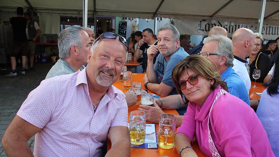 Viele Landshuter genossen ihren Freitagabend auf dem Bismarckplatzfest.