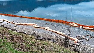 Die Feuerwehr Kochel hat Ölsperren errichtet. Die Feuerwehr Kochel hat Ölsperren errichtet.