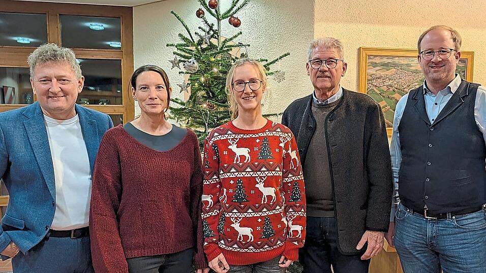 Eichendorfs B&uuml;rgermeister Josef Beham (l. FW) und die Fraktionsf&uuml;hrer Beate Ortmeier (2.v.l. SPD), Dr. Johanna Pix (AB/&Ouml;DP), Eduard Eder (FWG) und Stefan Stangl (r. CSU) nach der Abschlusssitzung.