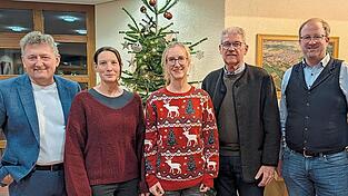 Eichendorfs B&uuml;rgermeister Josef Beham (l. FW) und die Fraktionsf&uuml;hrer Beate Ortmeier (2.v.l. SPD), Dr. Johanna Pix (AB/&Ouml;DP), Eduard Eder (FWG) und Stefan Stangl (r. CSU) nach der Abschlusssitzung.