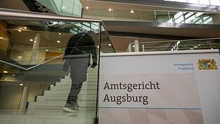 Vor dem Augsburger Amtsgericht ist ein Ex-Sportfunktionär wegen Untreue angeklagt. (Symbolbild)