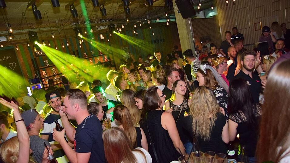 'Hoch die Hände, Wochenende' - so 'Wuid' wurde gefeiert in Straubing. 'Hoch die Hände, Wochenende' - so 'Wuid' wurde gefeiert in Straubing.