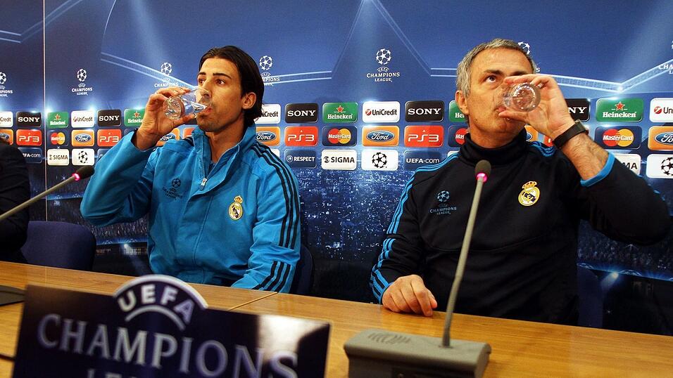 Nach fast eineinhalb Jahrzehnten wieder bei Real vereint: Sami Khedira (links) und Coach José Mourinho. (Archivbild) Nach fast eineinhalb Jahrzehnten wieder bei Real vereint: Sami Khedira (links) und Coach José Mourinho. (Archivbild)