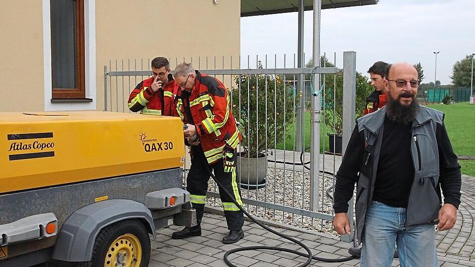 Fahrbares Notstromaggregat in Betrieb beim Trachtenstadl.