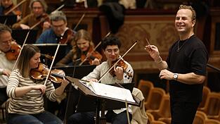 Der Kanadier Yannick N&eacute;zet-S&eacute;guin dirigiert erstmals das Neujahrskonzert aus Wien