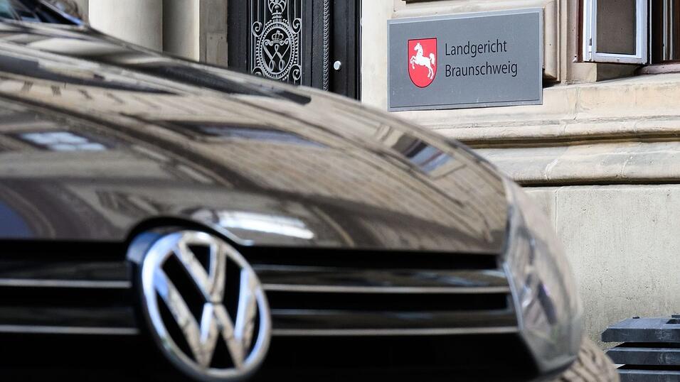 Mehr als zehn Jahre nach dem Auffliegen des Dieselskandals bei VW sind die Gerichtsverfahren längst nicht abgeschlossen. (Archivbild) Mehr als zehn Jahre nach dem Auffliegen des Dieselskandals bei VW sind die Gerichtsverfahren längst nicht abgeschlossen. (Archivbild)