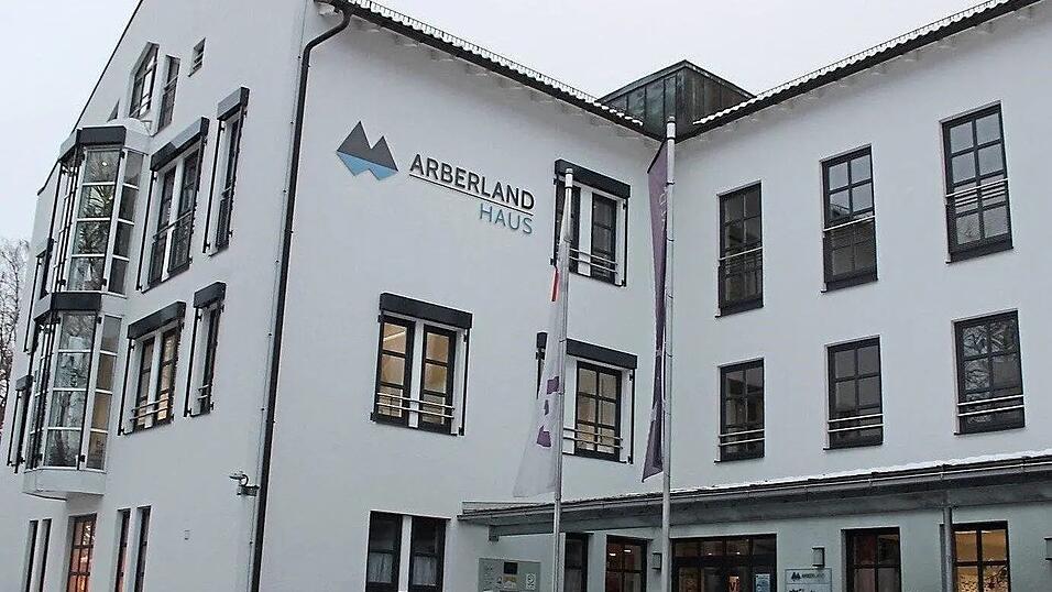 Nach drei Jahren beenden die vhs Arberland und&nbsp;Wolfgang G&uuml;nthner ihre Zusammenarbeit.