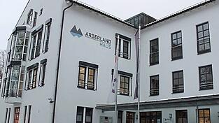 Nach drei Jahren beenden die vhs Arberland und&nbsp;Wolfgang G&uuml;nthner ihre Zusammenarbeit.