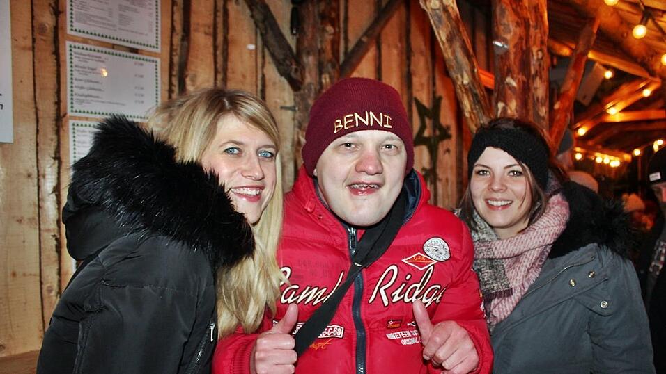 Der Christkindlmarkt und die Weihnachtspyramide geh&ouml;ren in der Adventszeit zu den beliebtesten Treffpunkten in Landshut.