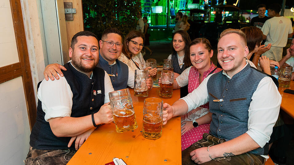 Die Partybilder vom Freitag, 18. August 2023, aus dem Festzelt Greindl. Die Partybilder vom Freitag, 18. August 2023, aus dem Festzelt Greindl.