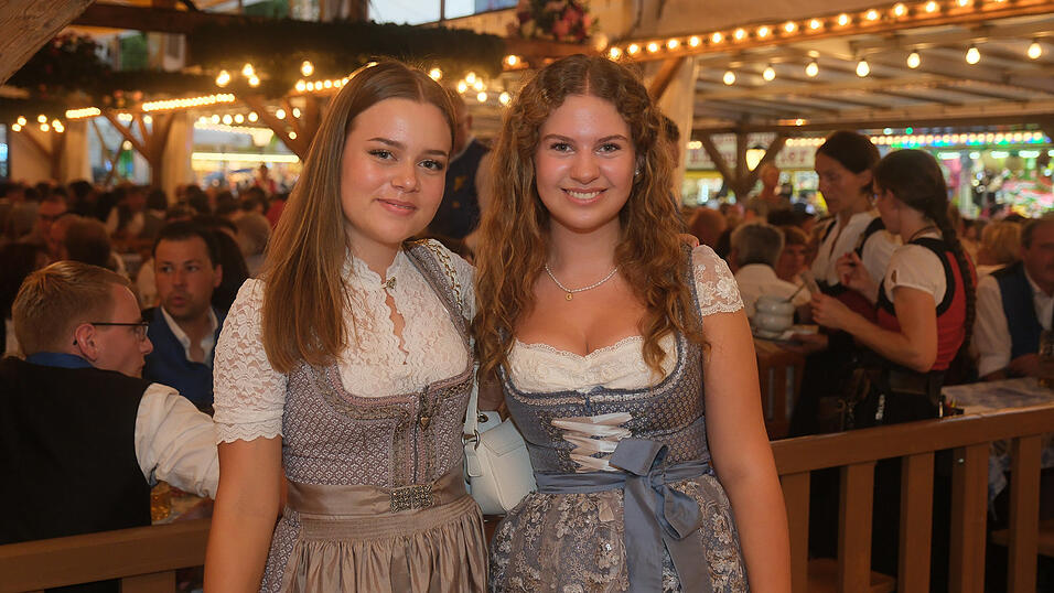 Die Partybilder vom Dienstag, 15. August 2023, aus dem Festzelt Nothaft. Die Partybilder vom Dienstag, 15. August 2023, aus dem Festzelt Nothaft.