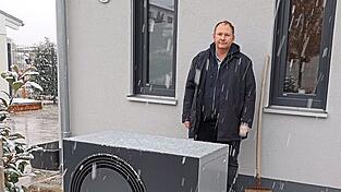 Pünktlich zum ersten Schneefall konnte Markus Vogl seine neue Heizung in Betrieb nehmen. Neun Monate nach der Insolvenz der EVW. Pünktlich zum ersten Schneefall konnte Markus Vogl seine neue Heizung in Betrieb nehmen. Neun Monate nach der Insolvenz der EVW.