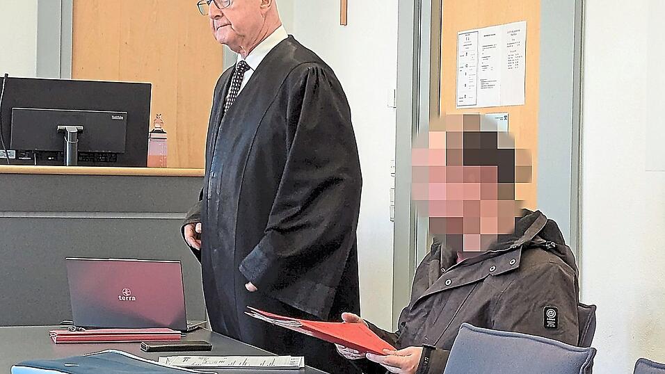Dass der geständige Täter ernsthaft sein Problem aufarbeiten will, daran ergaben sich in der Berufungsverhandlung erhebliche Zweifel. Um nicht eine weit höhere Strafe zu riskieren, zog er seine Berufung zurück. Dass der geständige Täter ernsthaft sein Problem aufarbeiten will, daran ergaben sich in der Berufungsverhandlung erhebliche Zweifel. Um nicht eine weit höhere Strafe zu riskieren, zog er seine Berufung zurück.