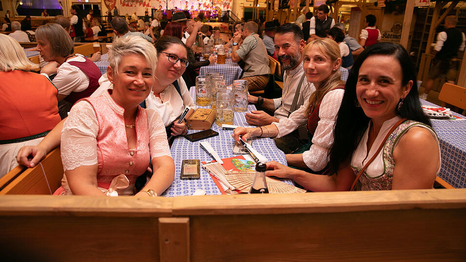 Die Partybilder vom Montag, 11. August, aus dem Festzelt Greindl. Die Partybilder vom Montag, 11. August, aus dem Festzelt Greindl.