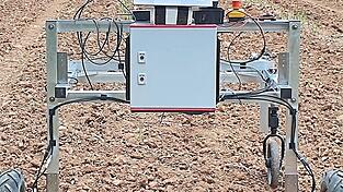 Der entwickelte Feldversuchsaufbau zur Datenerfassung von erntereifem gr&uuml;nem Spargel.