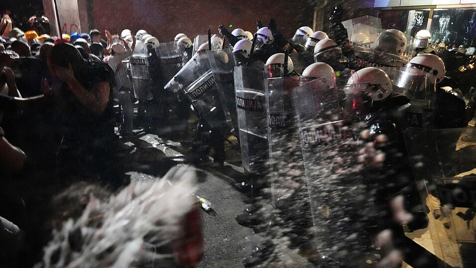 Die serbische Polizei ging am Campus der Uni Novi Sad mit großer Härte gegen demonstrierende Bürger vor. (Archivbild)