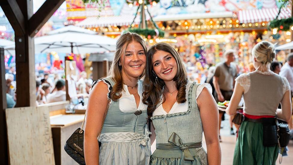 Auch am Montag war in den Festzelten wieder einiges geboten.